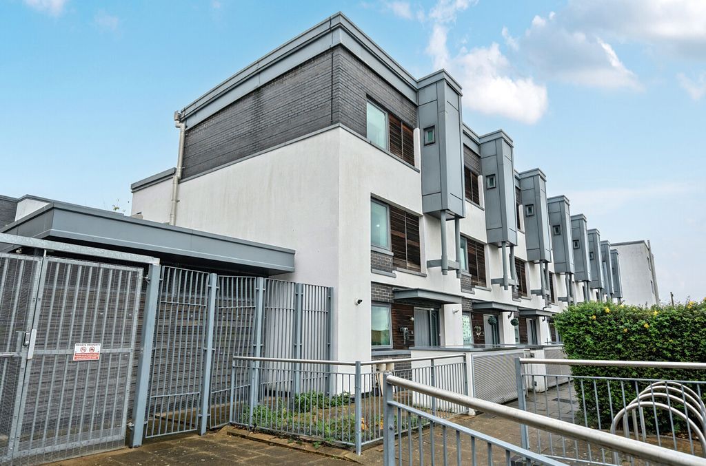 4 bed detached house for salePaget Street, Southampton, Hampshire SO14