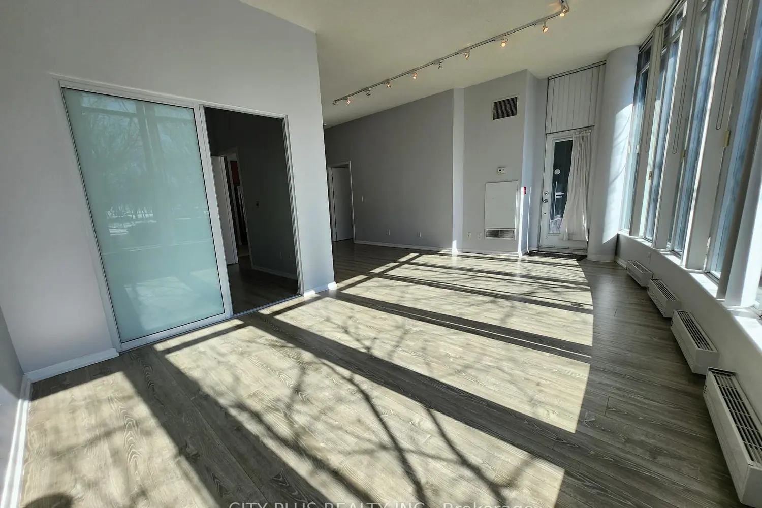Additional image 11 of 219 Fort York Boulevard 103