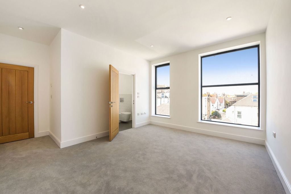 Additional image 8 of 3 bed flat for sale117 Marine Parade, Worthing, West Sussex BN11