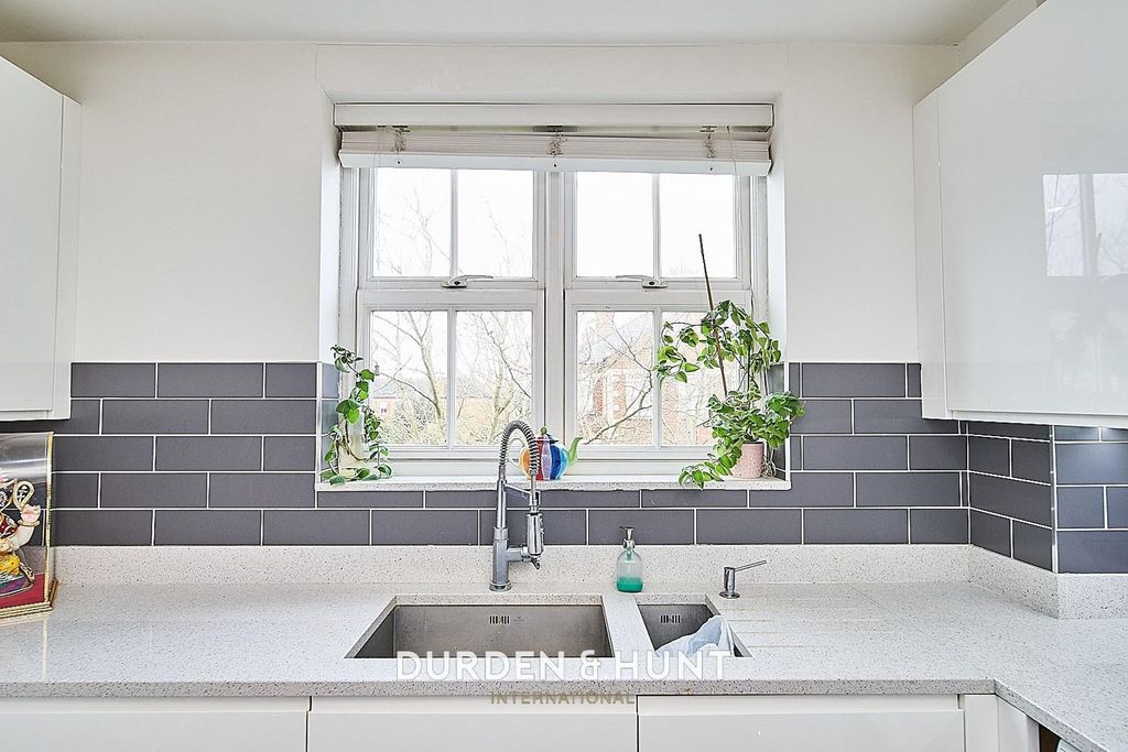 Additional image 6 of 2 bed flat for saleThe Boulevard, Woodford Green IG8