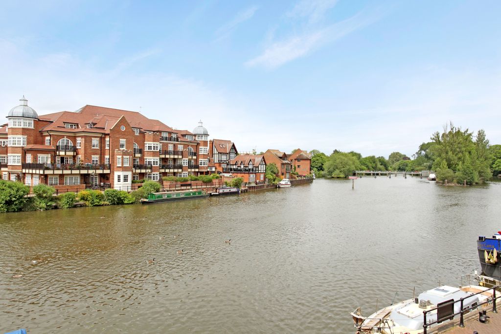 Additional image 7 of 2 bed flat for saleFarm Yard, Windsor SL4