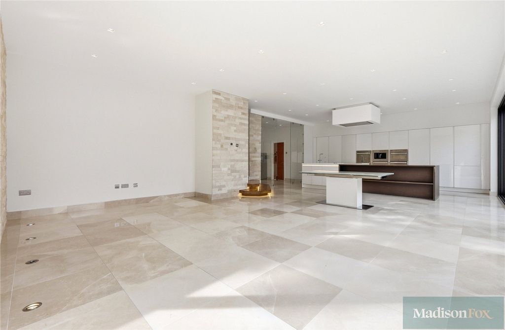 Additional image 5 of 5 bed detached house for saleWoodland Way, Woodford Green IG8