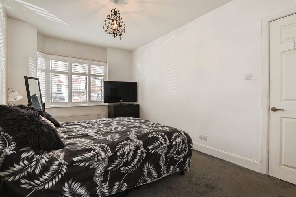Additional image 10 of 2 bed detached bungalow for saleWoodmill Lane, Southampton SO18