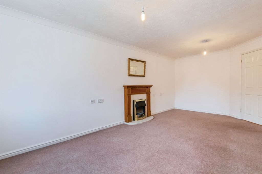 Additional image 4 of 1 bed flat for saleOakley Road, Southampton SO16