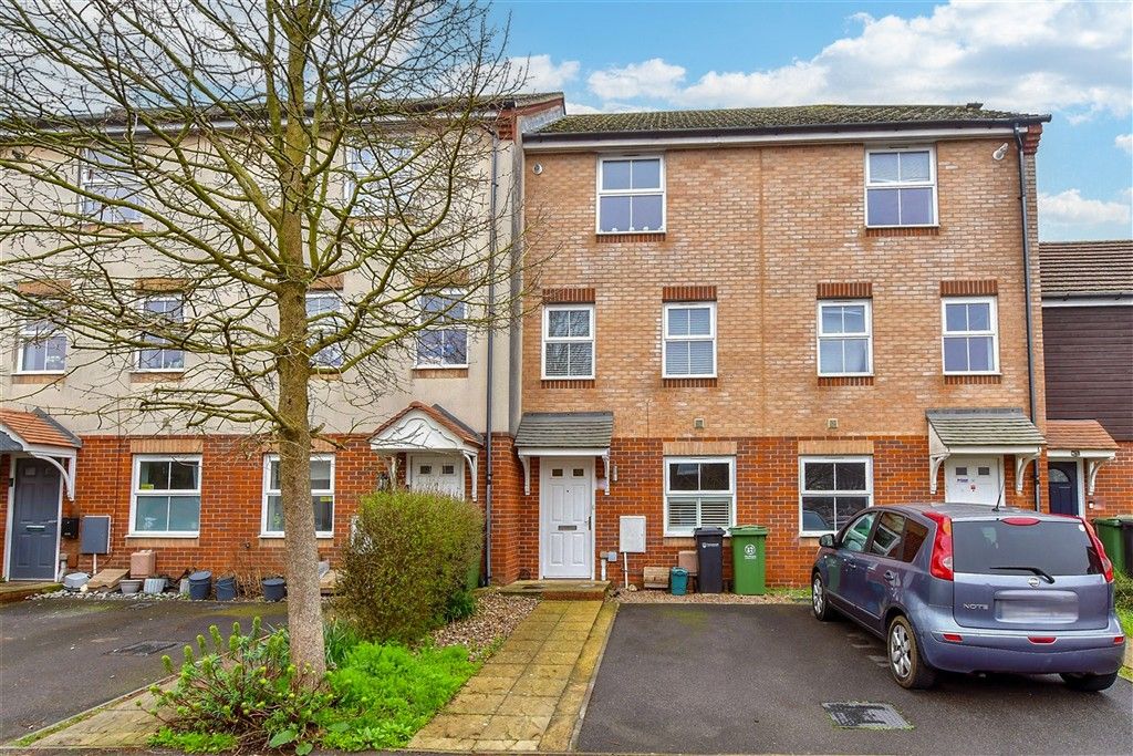 4 bed town house for saleEast Shore Way, Portsmouth, Hampshire PO3