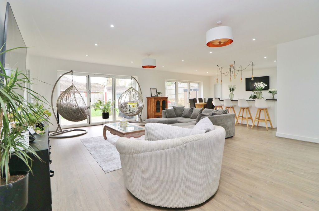 Additional image 3 of 5 bed detached house for saleNetley Firs Road, Hedge End SO30