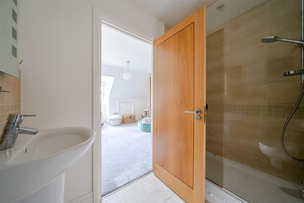 Additional image 16 of 2 bed flat for saleLanden House, Rectory Road Wokingham, Berkshire RG40