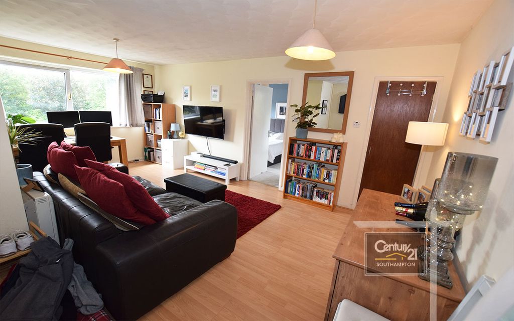 Additional image 2 of 1 bed flat for sale|Ref: R199219|, Nelric House, Kent Road, Southampton SO17