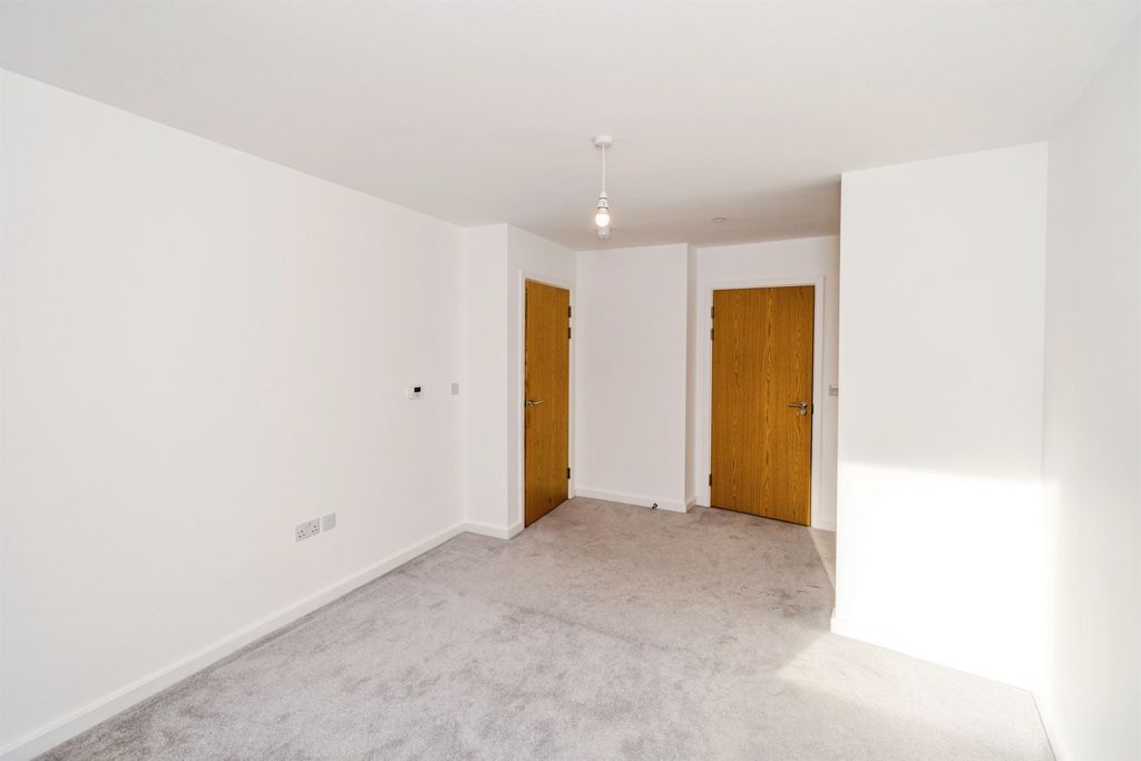 Additional image 7 of 2 bed flat for saleCentenary Plaza, Southampton SO19