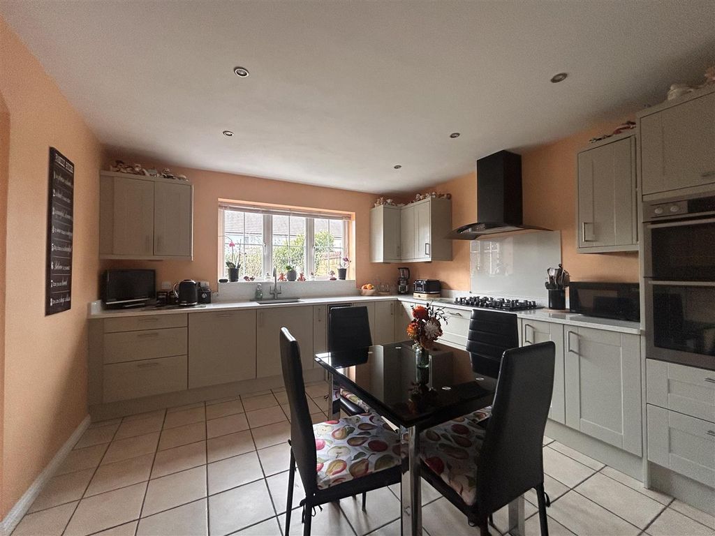Additional image 4 of 4 bed detached house for saleHine Close, Gillingham SP8
