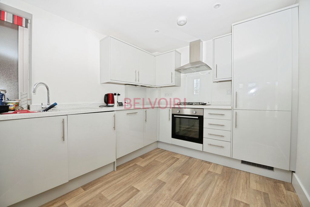 Additional image 4 of 2 bed flat for salePriory Road, St Denys, Southampton SO17