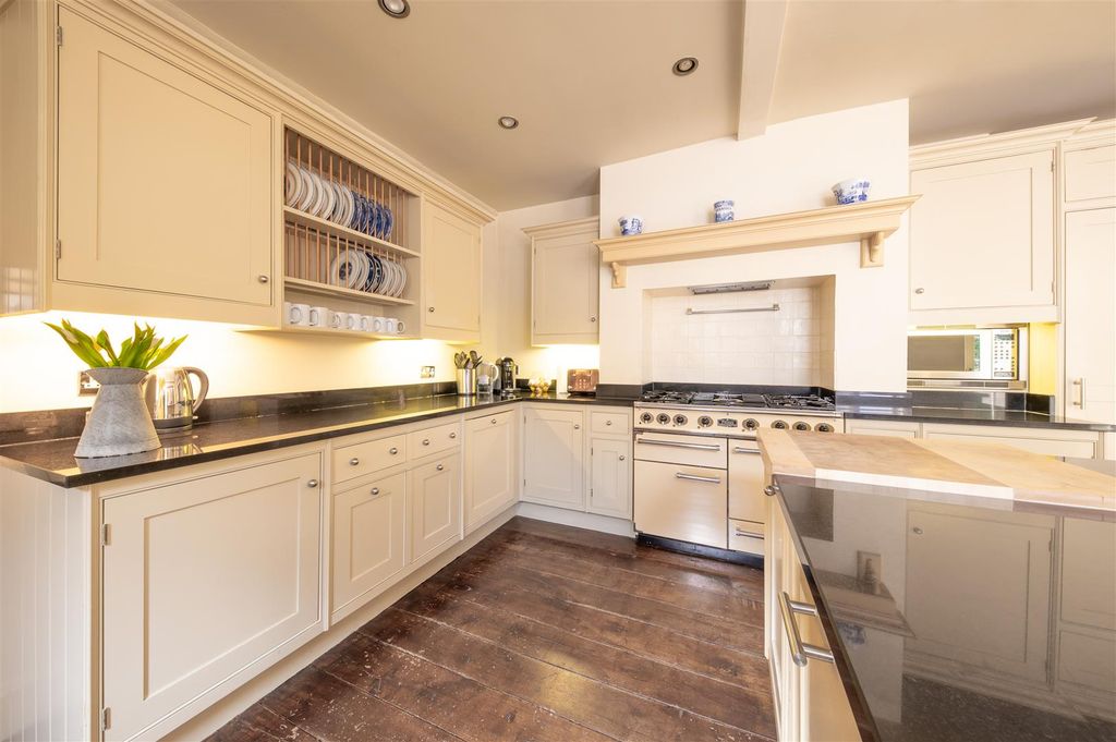 Additional image 5 of 5 bed property for saleOxford Street, Woodstock OX20