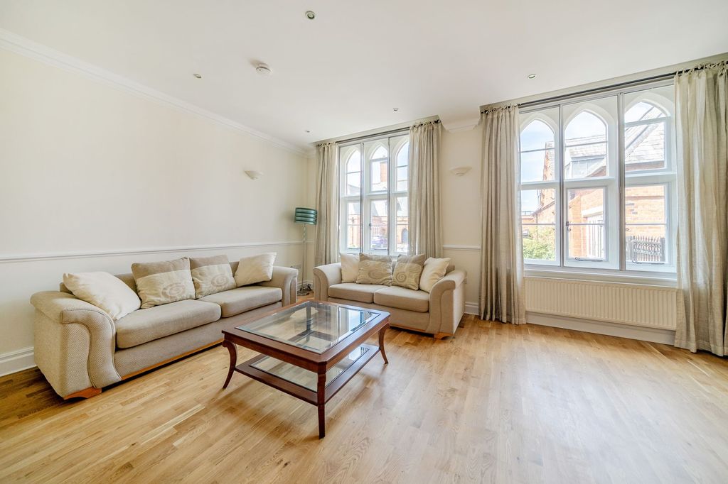 2 bed flat for saleWindsor SL4 photo 5
