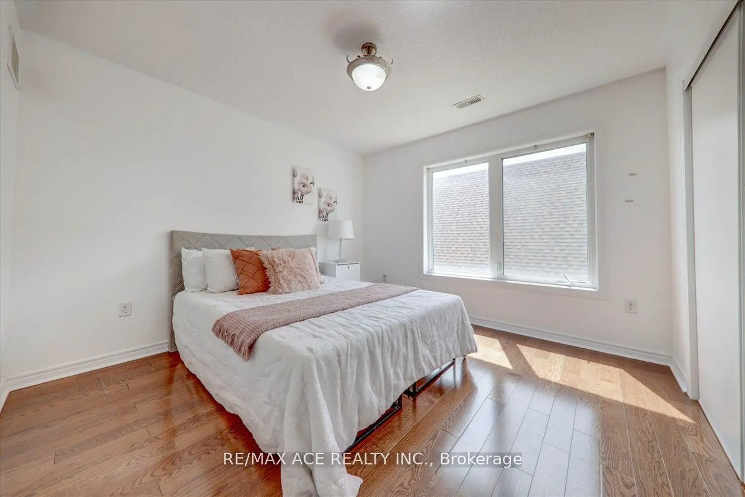Additional image 11 of 43 Kawneer Terrace
