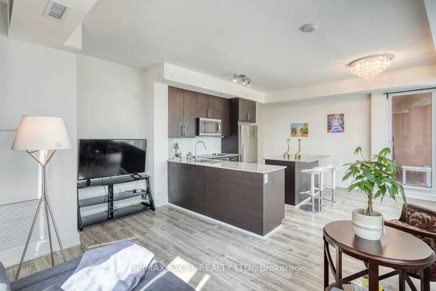 Additional image 7 of 9608 Yonge Street 202A