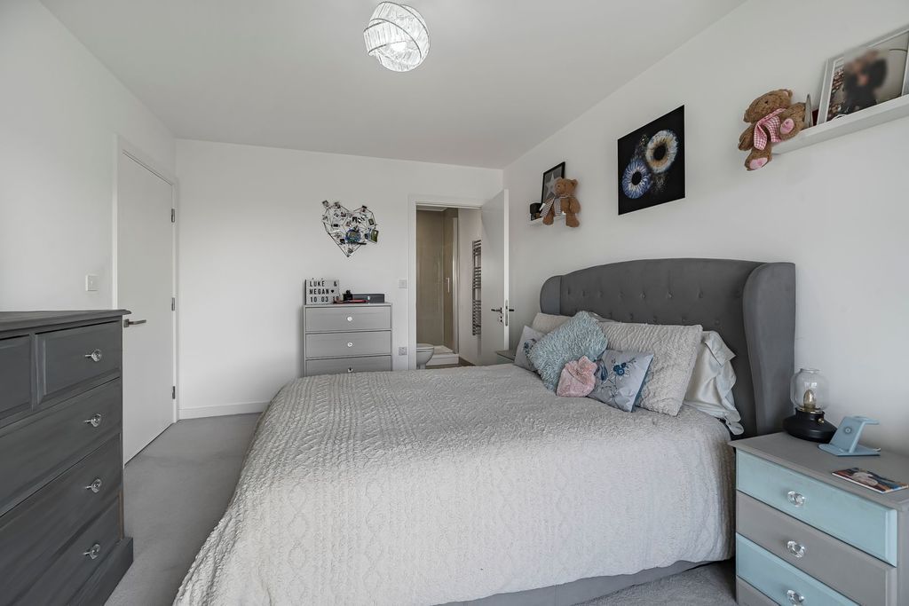 Additional image 10 of 2 bed flat for salePalmer Court, Pitcher Lane, Ashford TW15