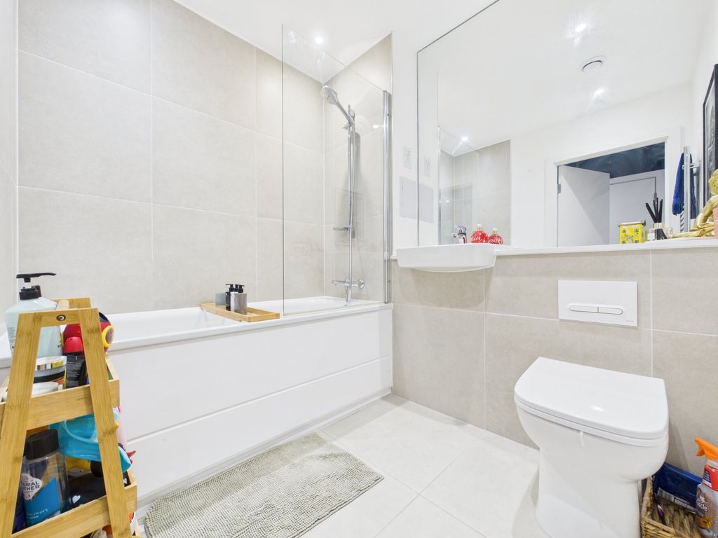 Additional image 7 of 2 bed flat for salePitcher Lane, Ashford, Surrey TW15