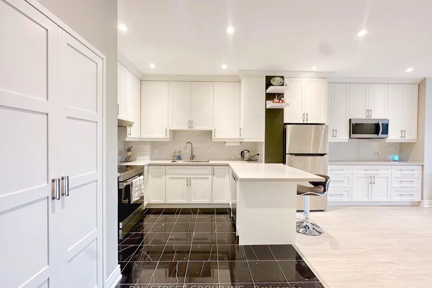 Additional image 7 of 102 Bloor Street 1001