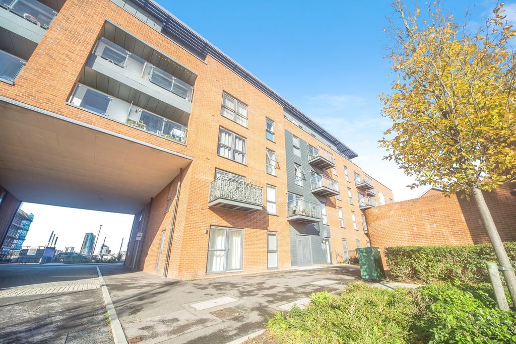 Additional image 12 of 2 bed flat for saleJohn Thornycroft Road, Southampton SO19