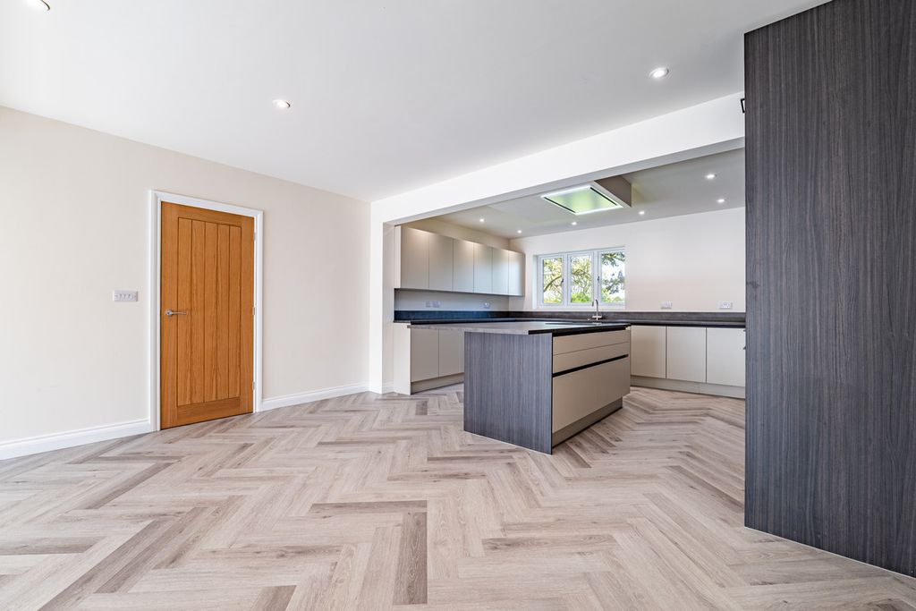 Additional image 10 of 4 bed detached bungalow for saleHorncastle Road, Woodhall Spa, Lincolnshire LN10