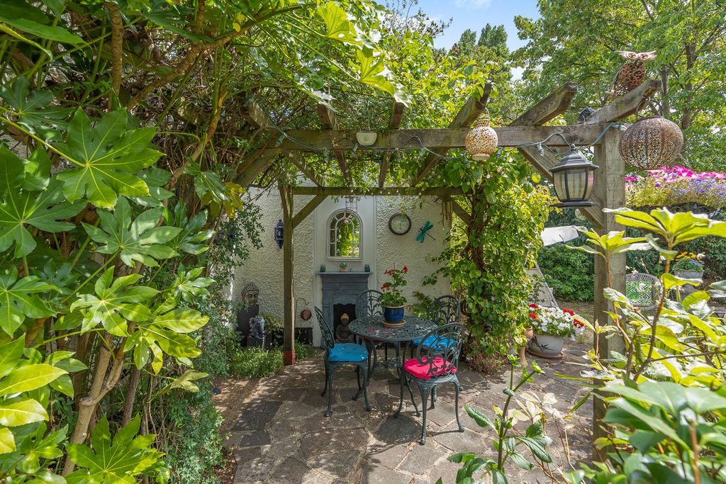 Additional image 17 of 4 bed detached house for saleStation Crescent, Ashford TW15
