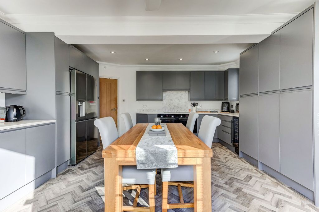 Additional image 9 of 5 bed detached house for saleSwan Lane, Wickford SS11