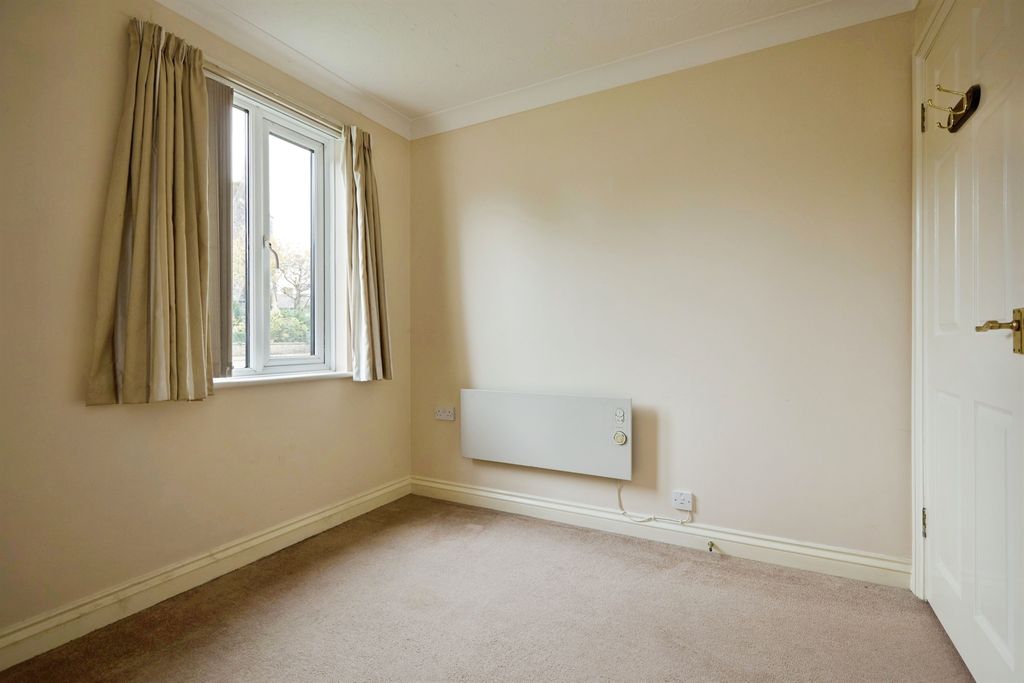 Additional image 10 of 2 bed flat for saleBarnaby Mead, Gillingham SP8