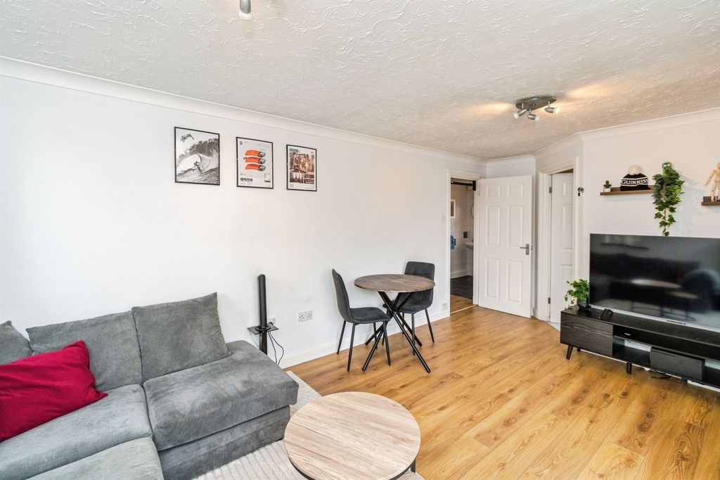 Additional image 3 of 1 bed flat for saleWestridge Road, Southampton SO17