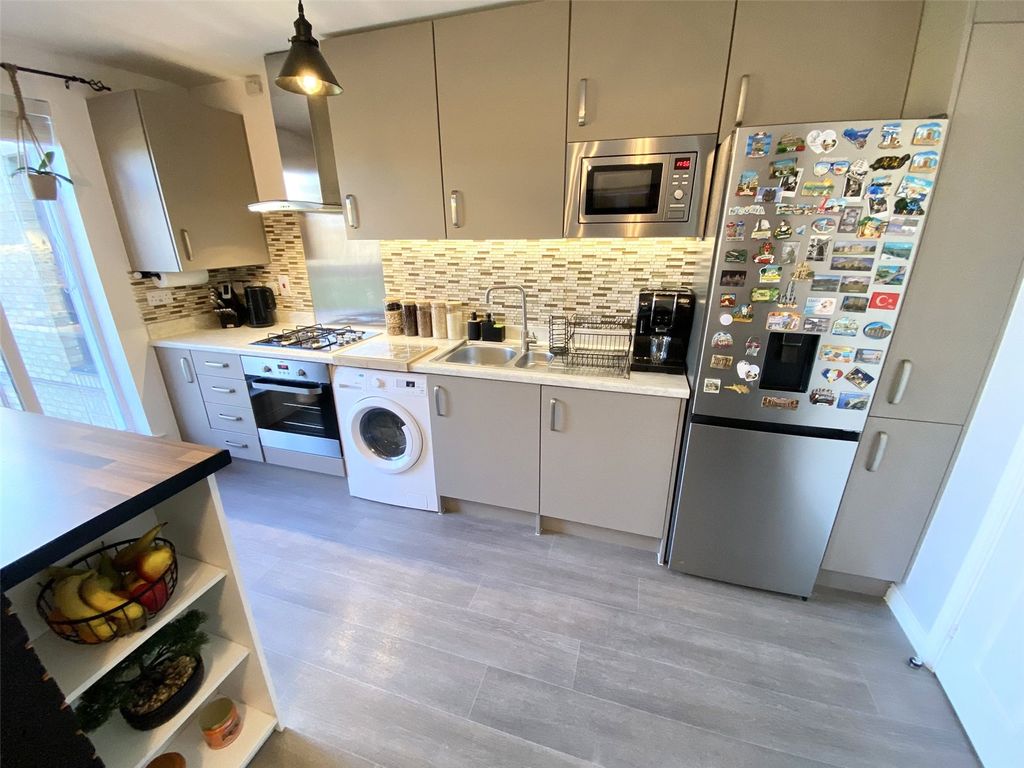 1 bed flat for saleParkside Crescent, Ketley, Telford, Shropshire TF1 photo 2