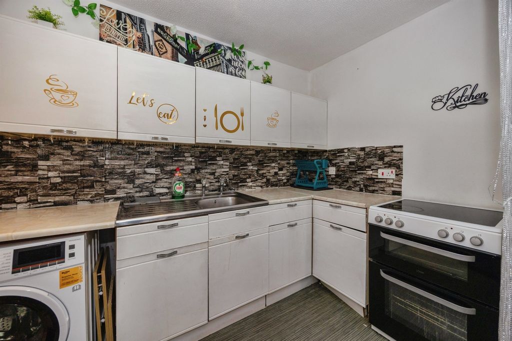 Additional image 2 of 1 bed flat for saleTwyford Avenue, Portsmouth PO2