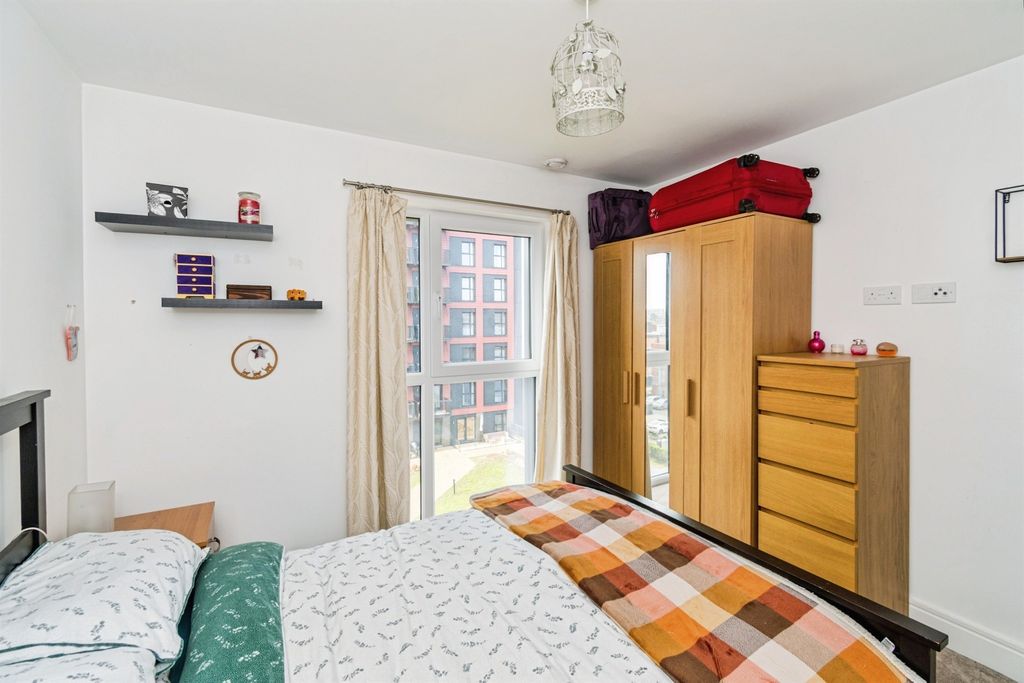Additional image 7 of 2 bed flat for saleMeridian Way, Southampton SO14