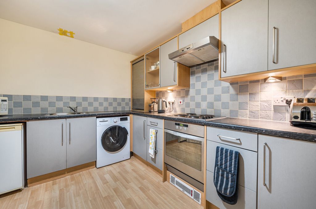 Additional image 5 of 2 bed flat for saleThe Dell, Southampton, Hampshire SO15
