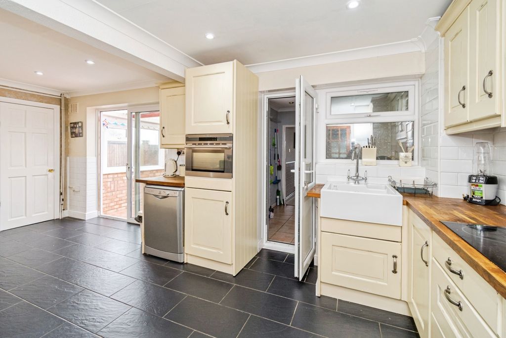 Additional image 6 of 5 bed end terrace house for salePennine Road, Southampton, Hampshire SO16