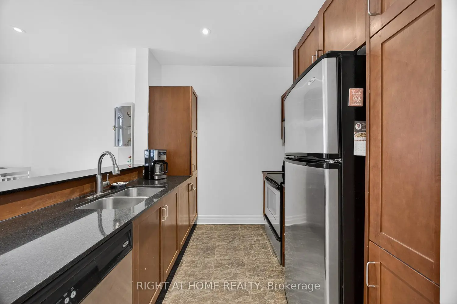 Additional image 10 of 44 Bond Street 518