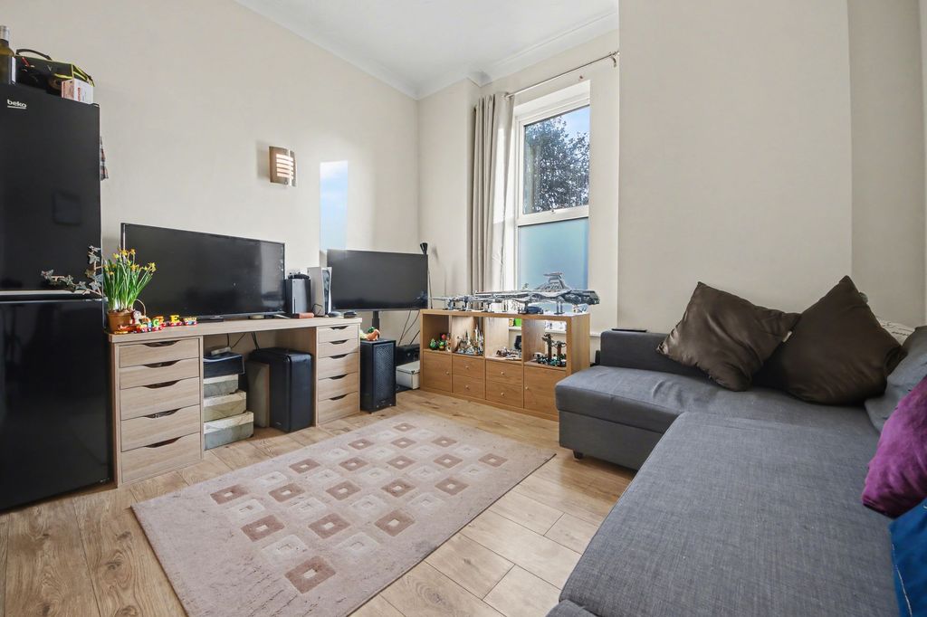 1 bed flat for sale48 Cobbett Road, Bitterne Park SO18