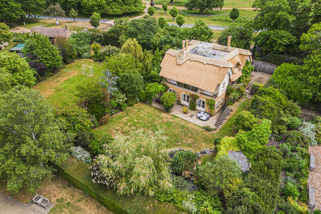 Additional image 6 of 3 bed property for salePembroke Lodge, Richmond Park, Richmond TW10