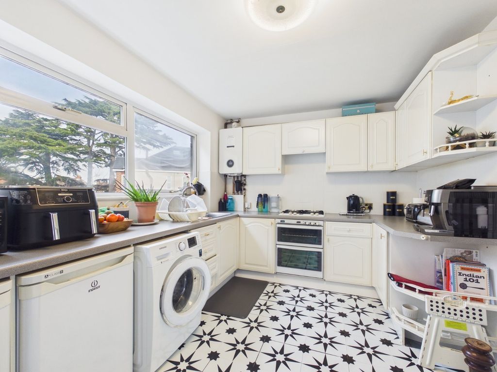 Additional image 7 of 2 bed flat for saleFordbridge Road, Ashford, Surrey TW15