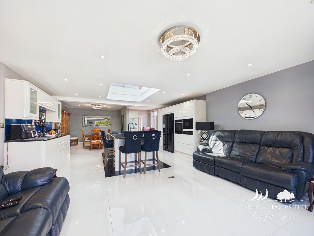 Additional image 12 of 3 bed semi-detached house for saleCentral Road, Drayton, Portsmouth PO6