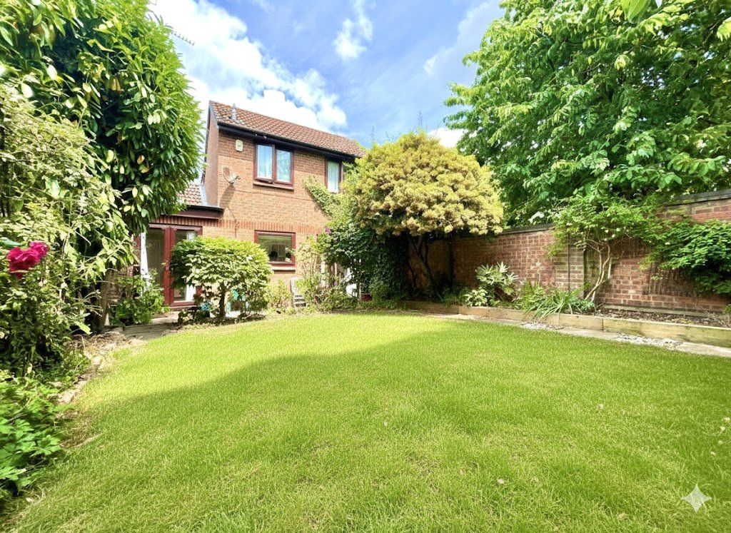 Additional image 2 of 1 bed detached house for saleTesimond Drive, Yateley, Hampshire GU46