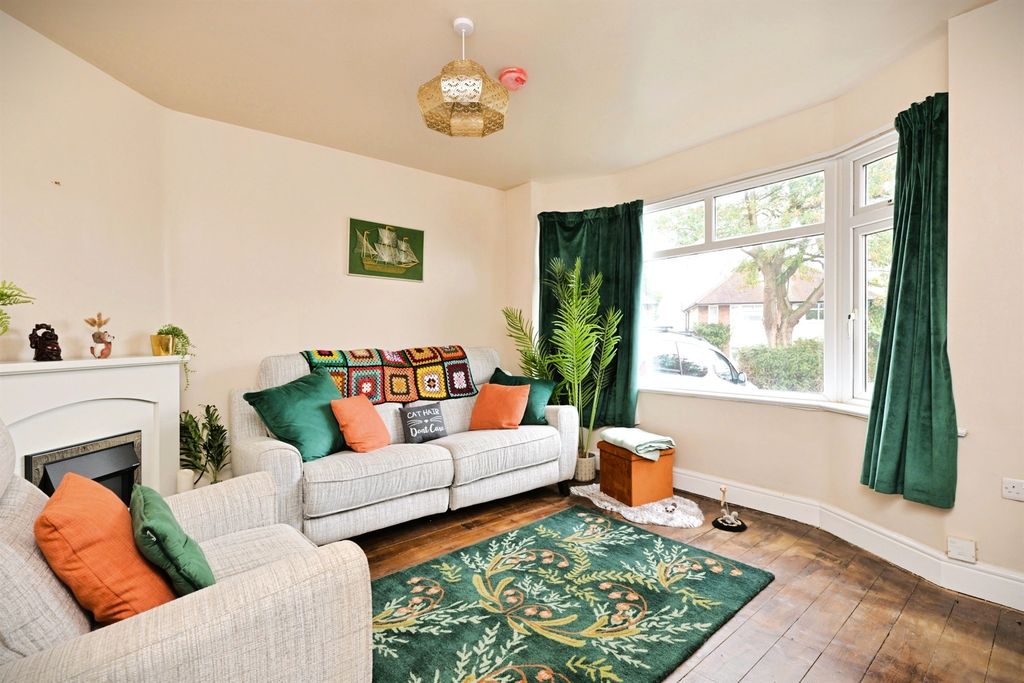 Additional image 2 of 3 bed semi-detached house for saleCrescent Close, Market Harborough LE16