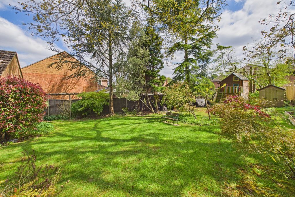 Additional image 18 of 4 bed detached house for saleChristie Walk, Yateley, Hampshire GU46