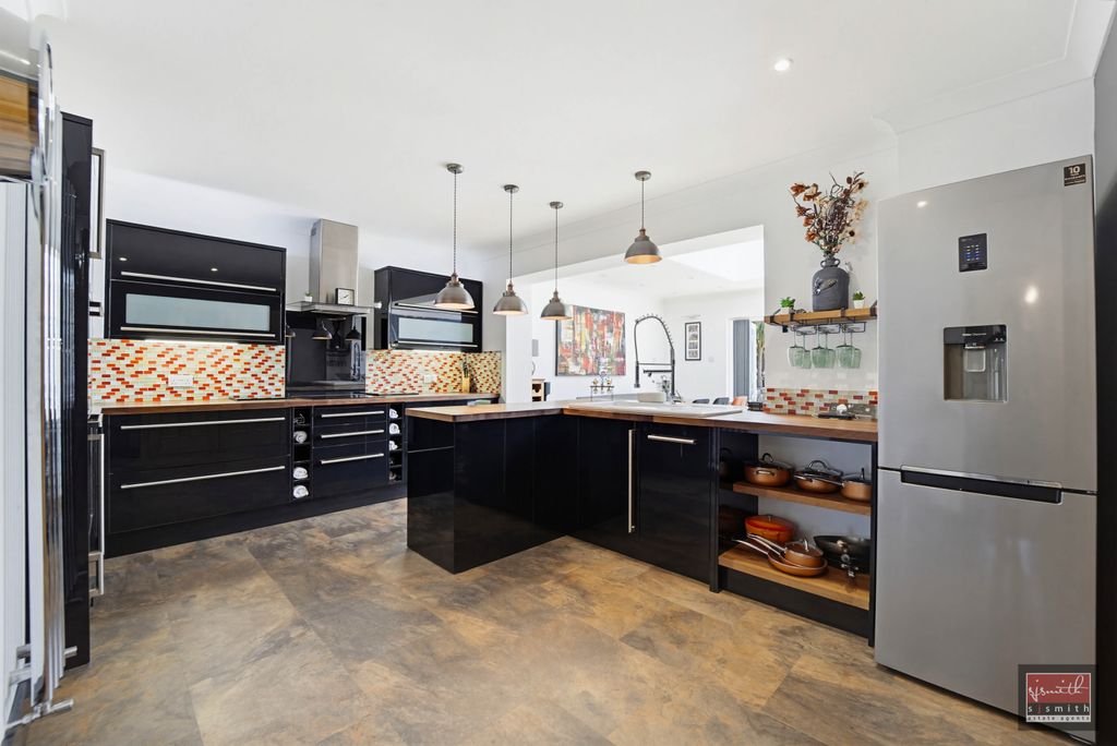 Additional image 3 of 4 bed detached house for saleFontmell Close, Ashford TW15