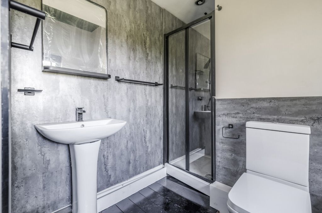 Additional image 21 of 6 bed detached house for saleJubilee Road, Finchampstead, Wokingham RG40