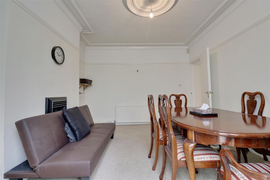 Additional image 6 of 4 bed property for saleHavant Road, Farlington, Portsmouth PO6