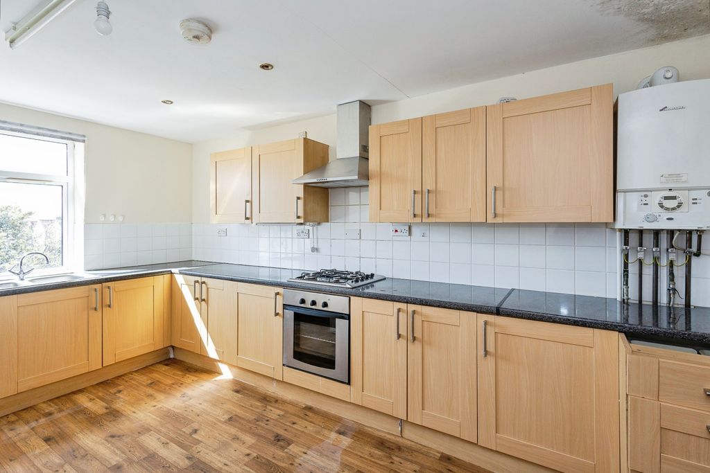 Additional image 4 of 2 bed flat for saleHighland Road, Southsea PO4