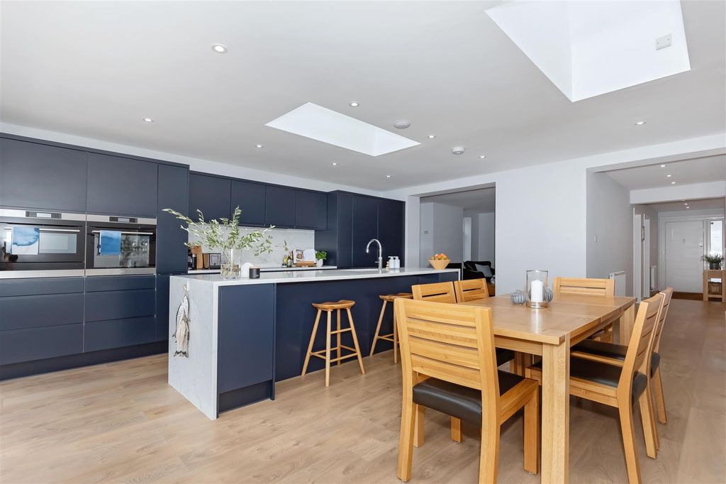 Additional image 9 of 3 bed flat for saleWallace Avenue, Worthing BN11