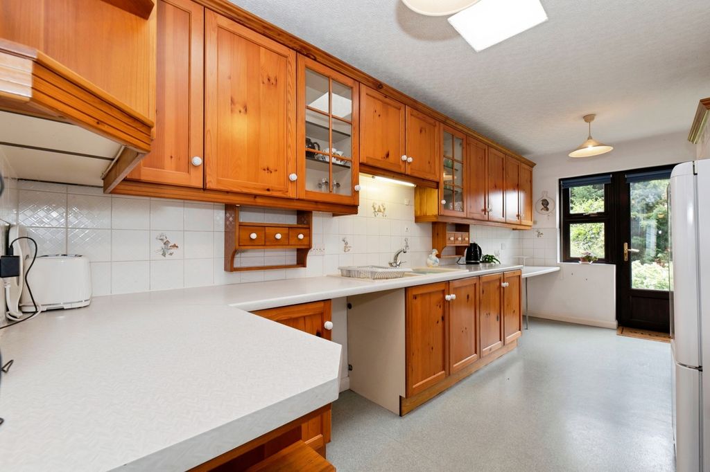 Additional image 4 of 4 bed detached house for saleManor Way, Worcester Park KT4
