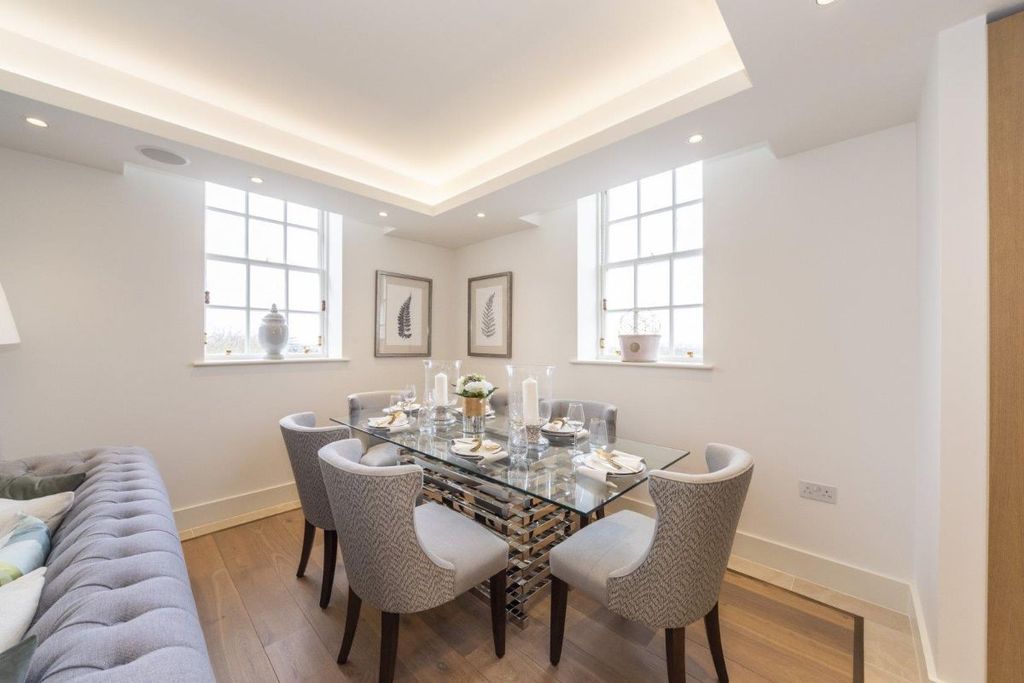 Additional image 10 of 3 bed flat for saleFlat, Star & Garter House, Richmond Hill, Richmond TW10