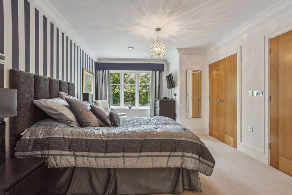 Additional image 14 of 3 bed flat for saleDevenish Road, Ascot SL5
