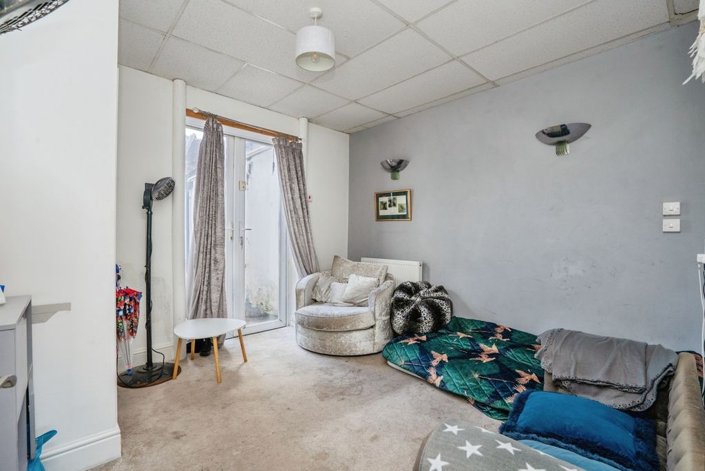 Additional image 4 of 2 bed property for saleGladys Avenue, Portsmouth, Hampshire PO2